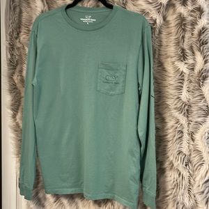 Vineyard Vines long sleeved men’s small very good condition